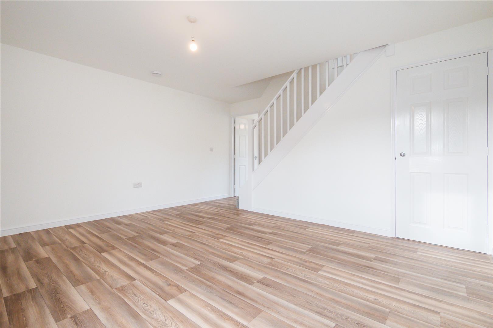 3 Bedroom House To Rent image 11